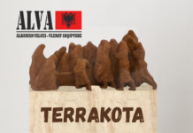 Vepra “Pesha e udhës” e skulptores Armida Laçej, një reflektim artistik mbi fatin dhe bashkudhëtimin njerëzor ALVA.al -E drejta e Autorit
